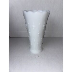 Vintage‎ Milk Glass Vase 7.25"" Anchor Hocking Scallop Edge Teardrop and Pearl